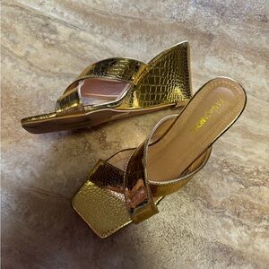 Fashion Nova Gold Wedges size 8